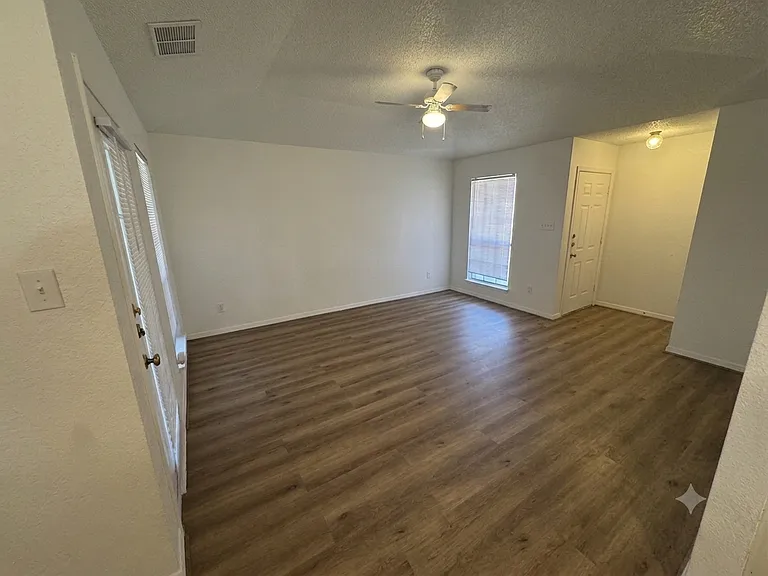 1140 Landsdale Ln #1140 — Photo 4
