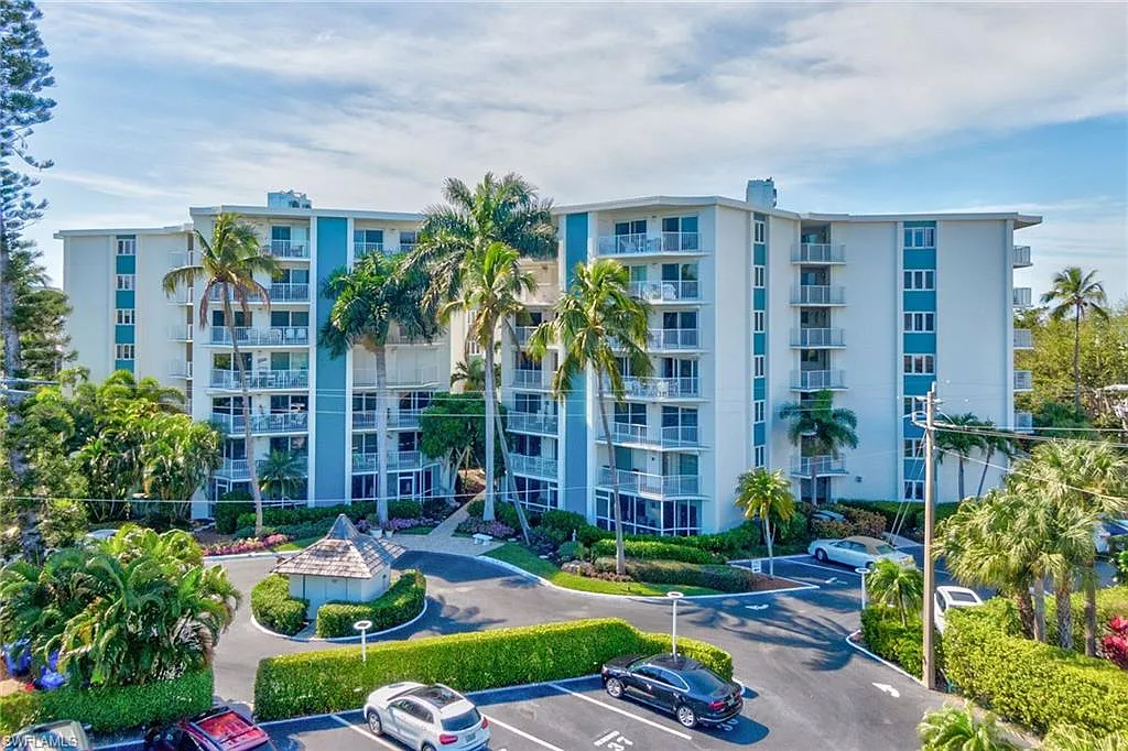 2 bed, 2.0 bath, 970 sqft, $6,500 — Photo 2