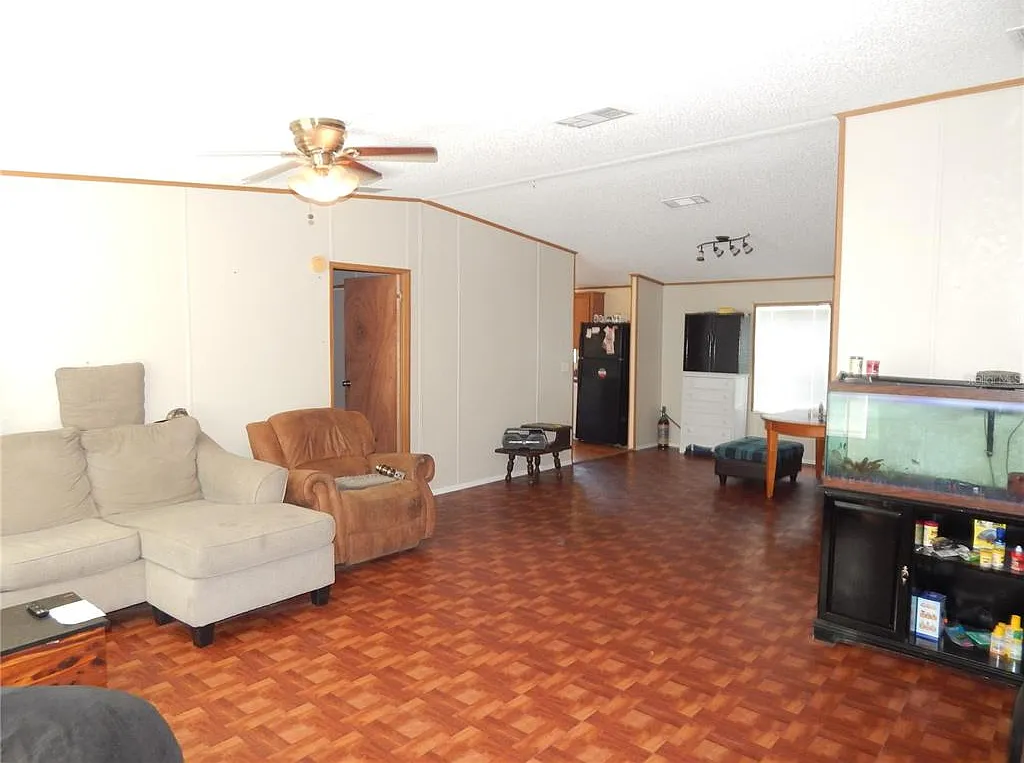 3 bed, 2.0 bath, 1488 sqft, $1,895 — Photo 2