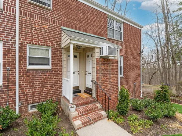 108 Edwards Street #A, Roslyn Heights, NY 11577