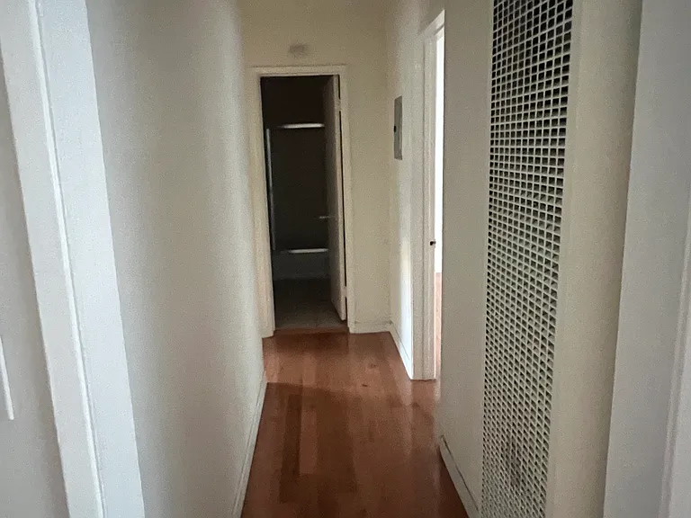 1427 N Martel Ave #6 — Photo 4