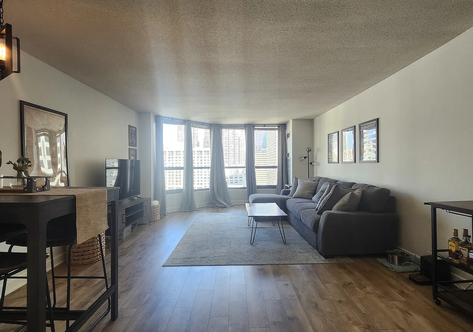 1 bed, 890 sqft, $2,700 — Photo 3