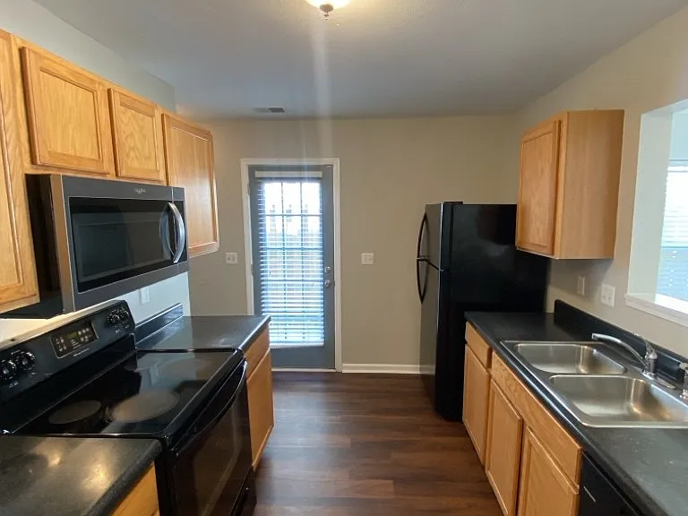 1218 Vistiana Dr — Photo 41