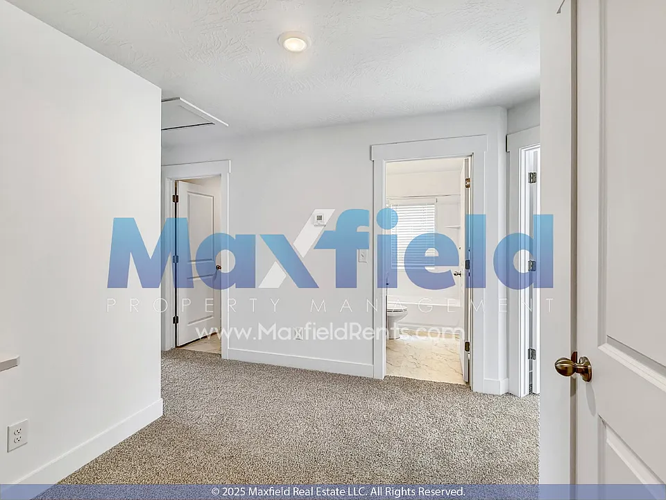 1372 Meadow Ln