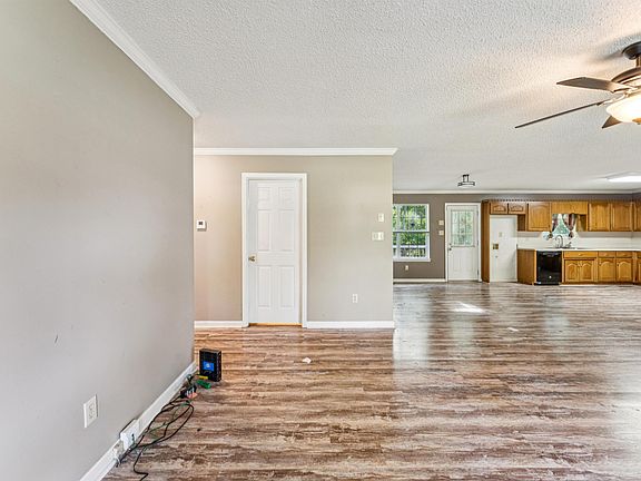 4th image of 717 Hilltop Rd