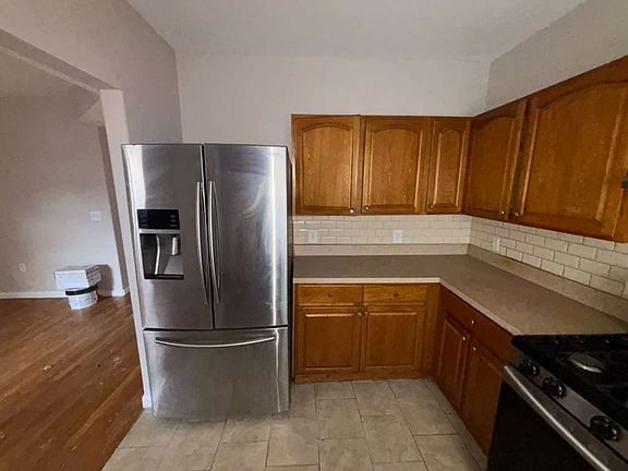 3rd image of 487 Communipaw Ave #1E