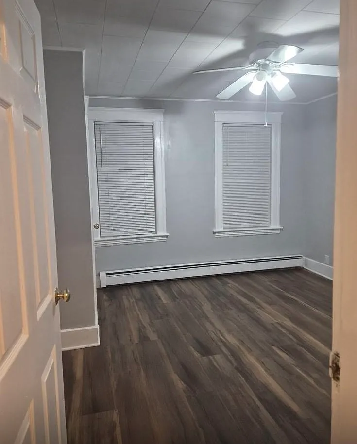 3 bed, 1.0 bath, 1106 sqft, $2,400 — Photo 4