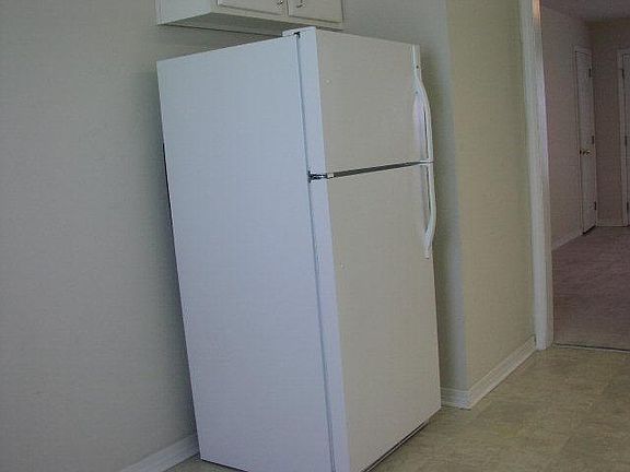 5th image of 28 Garden Ln APT 8