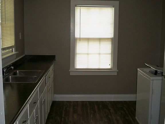 3rd image of 813 Robb Ave
