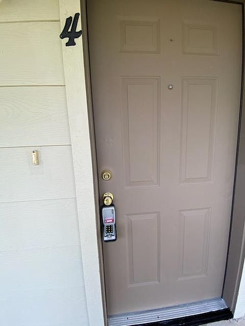 1st image of 930 Drury Ln APT 4