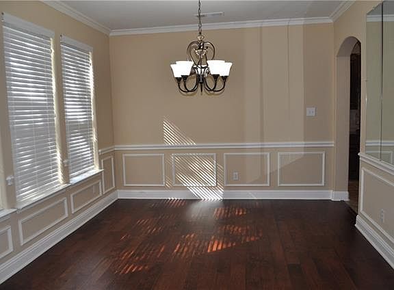 3rd image of 1111 Coventry Ln