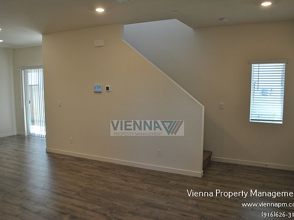 4th image of 3057 Pruett Dr