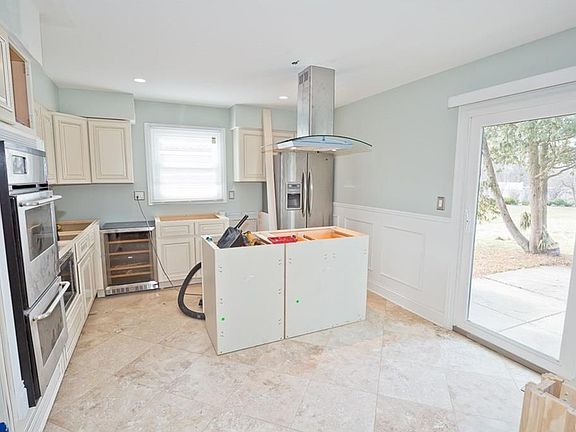 5th image of 2739 Windsor Dr