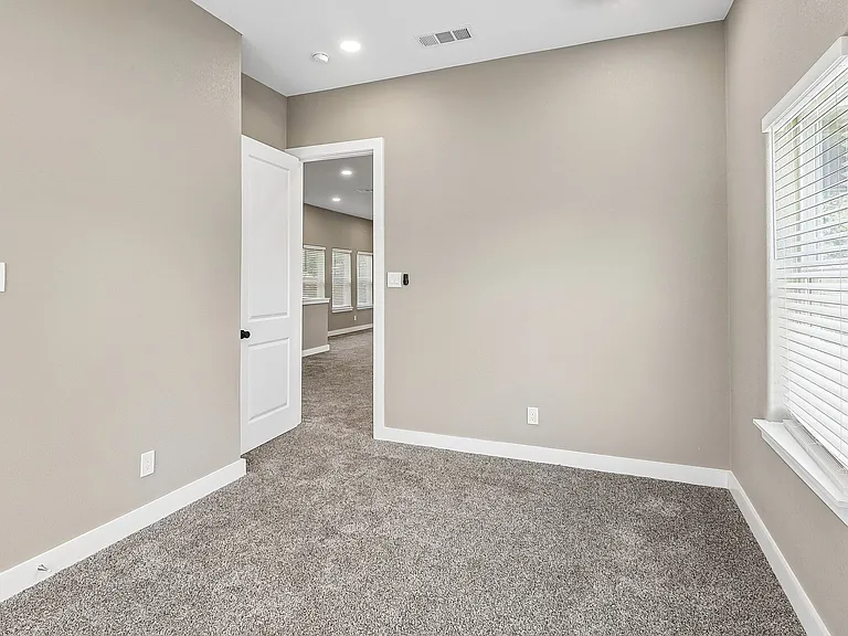 10711 Cromwell Dr — Photo 24