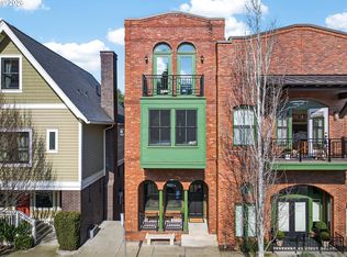 121 SW Gibbs St, Portland, OR