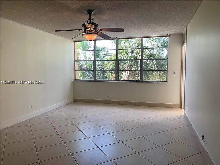 2731 Taft St #311 — Photo 6