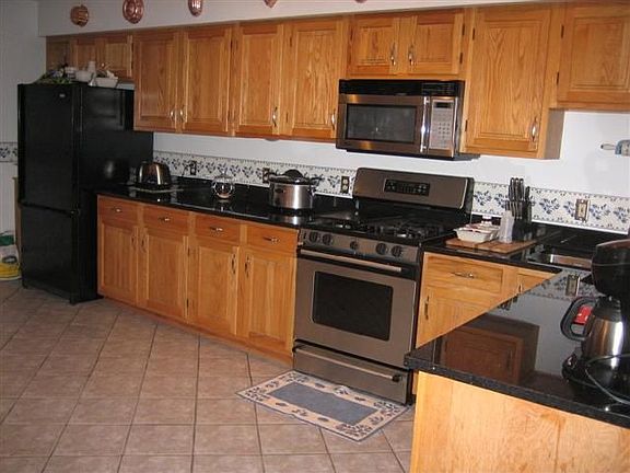 granite & oak  kitchen