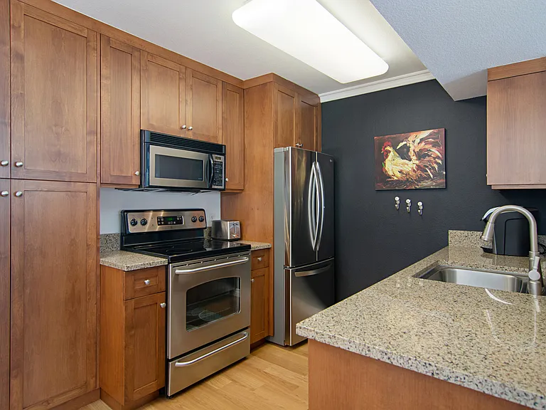 1970 Columbia St #406 — Photo 11