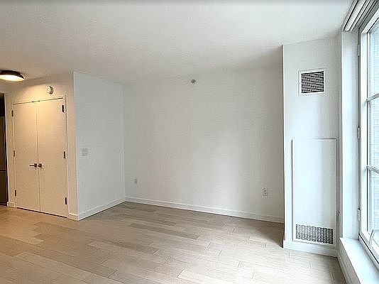 3rd image of 535 W 43rd St #4NE