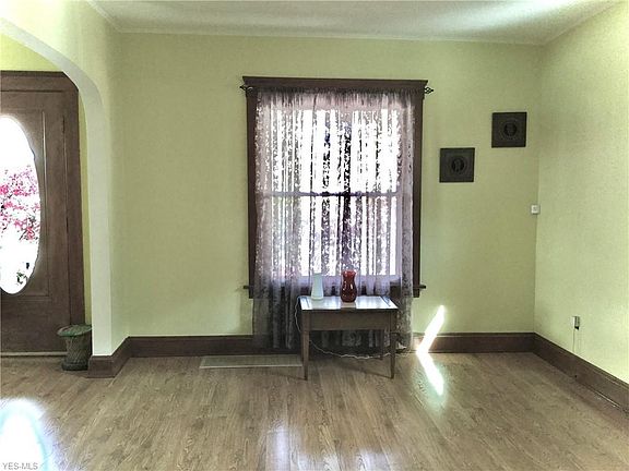 4th image of 2413 Saratoga Ave