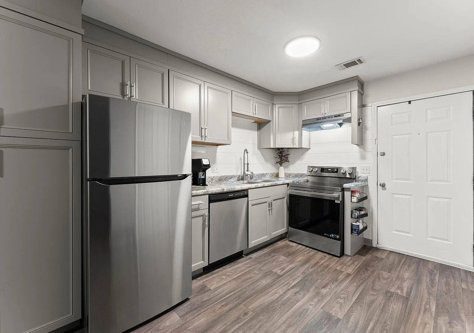 Forsyth Flats — Photo 1