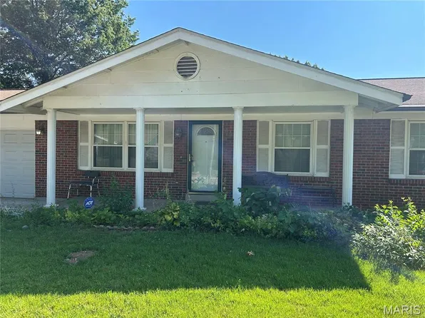 12022 Trampe Heights Ln, Saint Louis, MO 63138