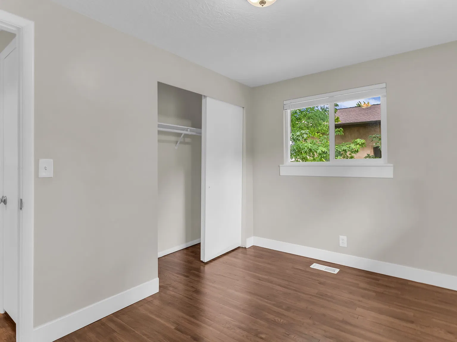 2 bed, 950 sqft, $2,200 — Photo 2