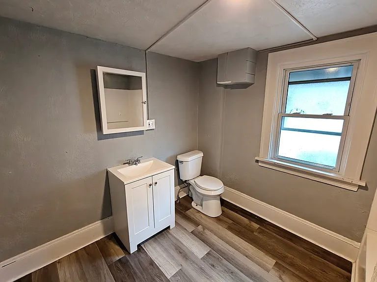 1252 W Waterloo Rd — Photo 11