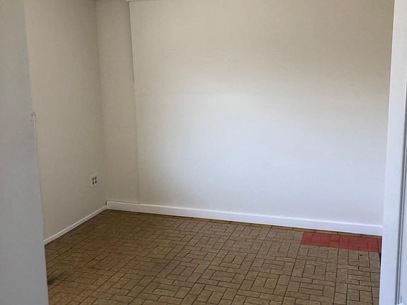 3rd image of 11718 Blythe St #2