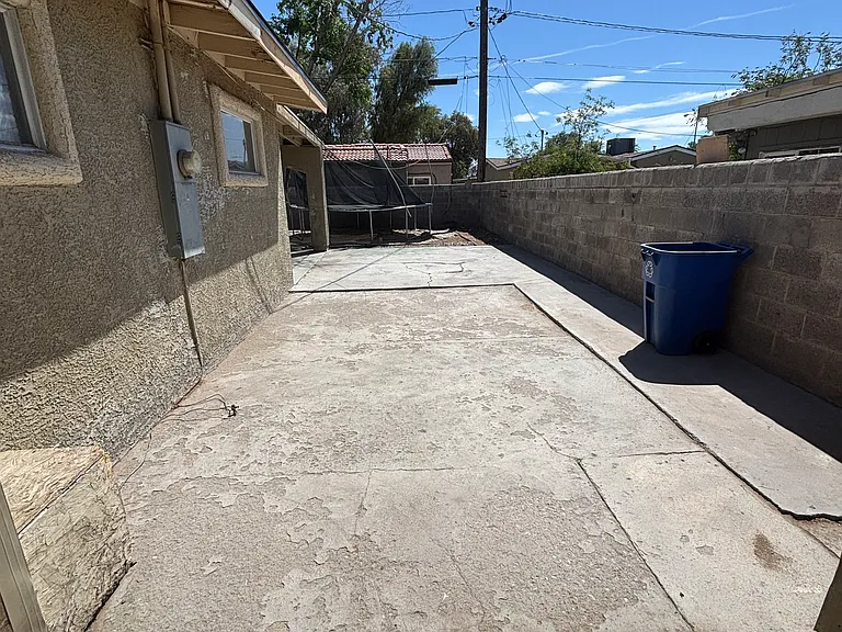 Salt Lake St — Photo 11