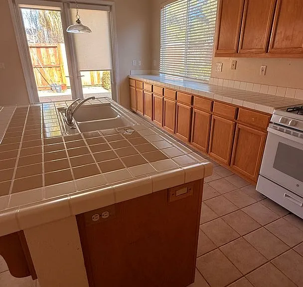 2605 Sage Ct — Photo 3
