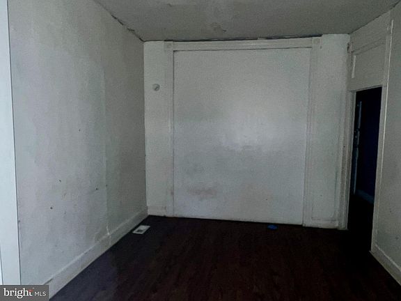 4th image of 615 N Kenwood Ave