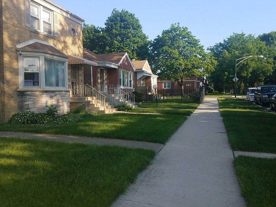 2nd image of 8051 S Artesian Ave
