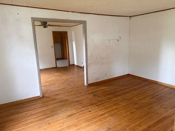2nd image of 131 N Valley St