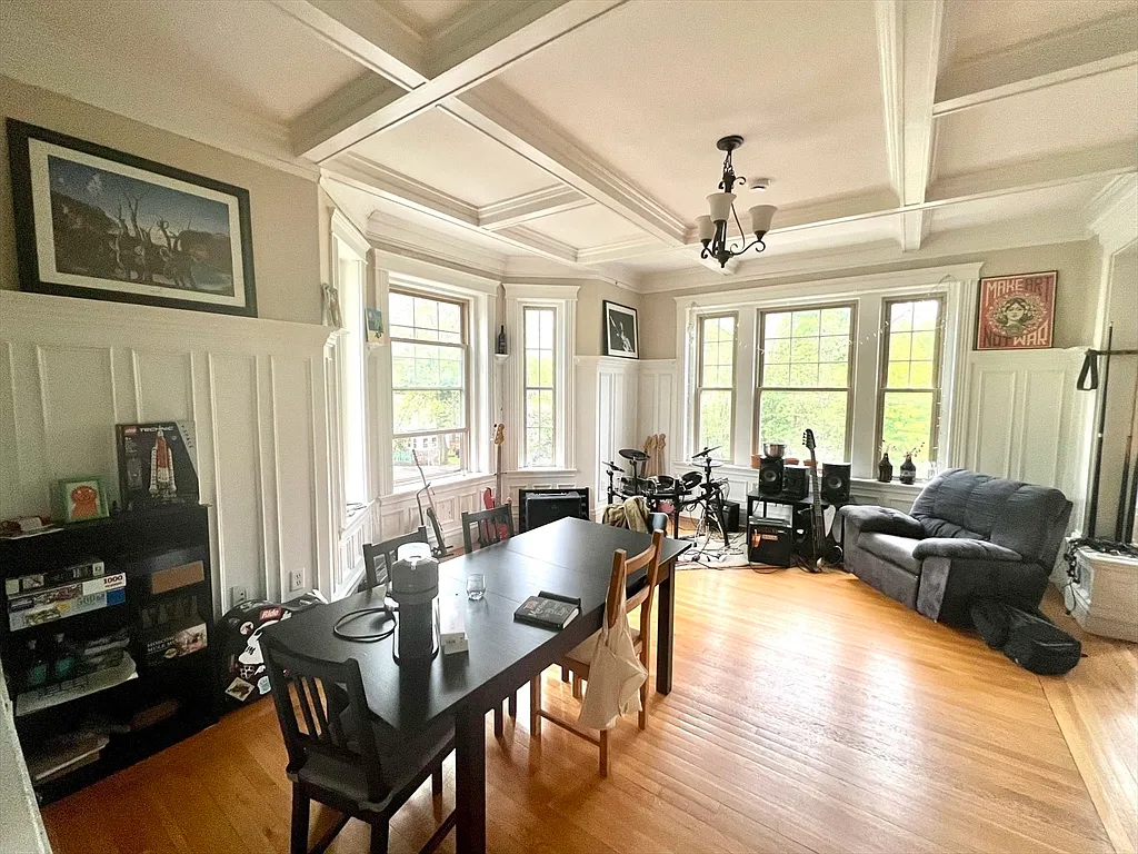 4 bed, 2600 sqft, $5,000 — Photo 2