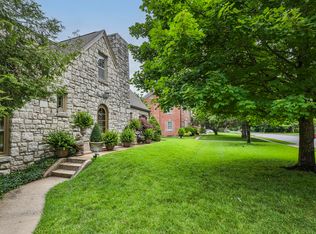 911 E University St, Springfield, MO 65807