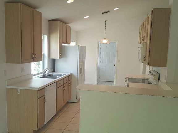 3rd image of 872 NW Waterlily Pl