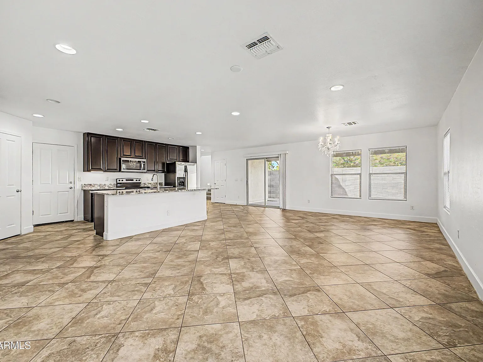 4 bed, 2537 sqft, $2,600 — Photo 4