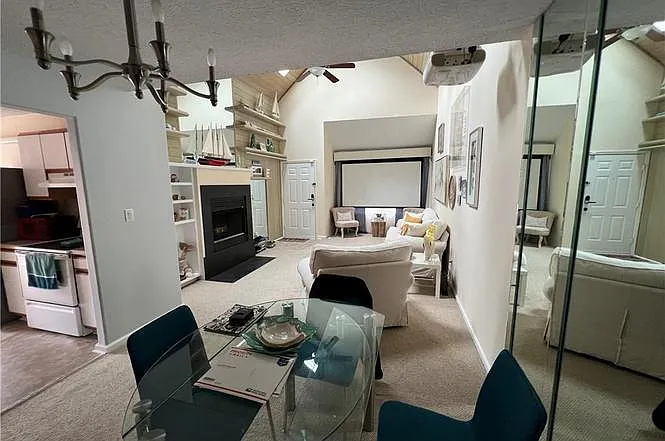 2 bed, 1646 sqft, $2,200 — Photo 4