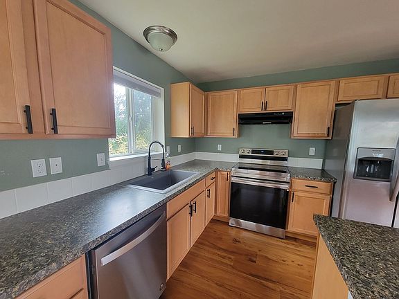 5th image of 7695 Kildare Loop NW