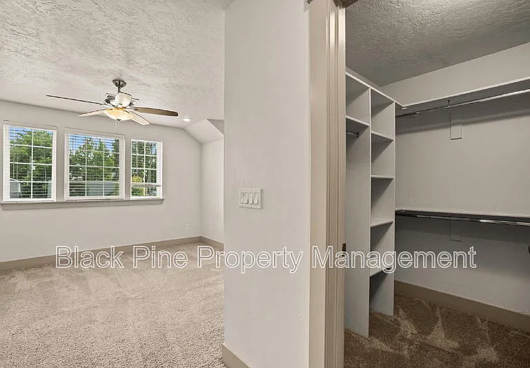 909 N 31st St — Photo 27