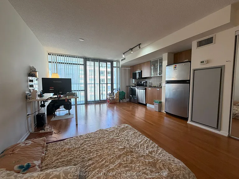 37 Grosvenor St #1205 — Photo 3