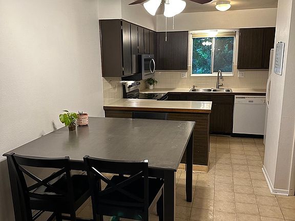 Kitchen eating area