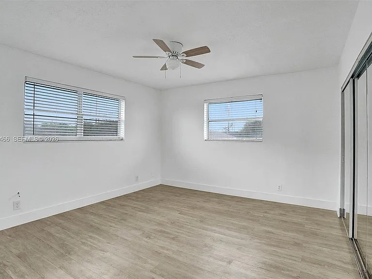 114 SE 8th St #105 — Photo 12