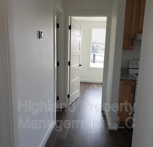 902 NE Colorado St #301 — Photo 6