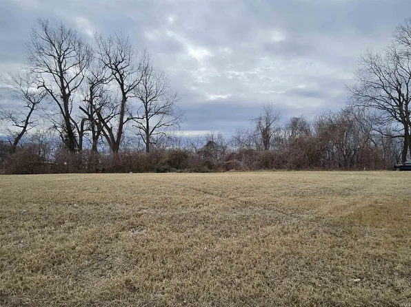 612 Riverview Ct, Evansville, IN 47713