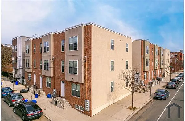 Building Photo - 697 W Berks St #3