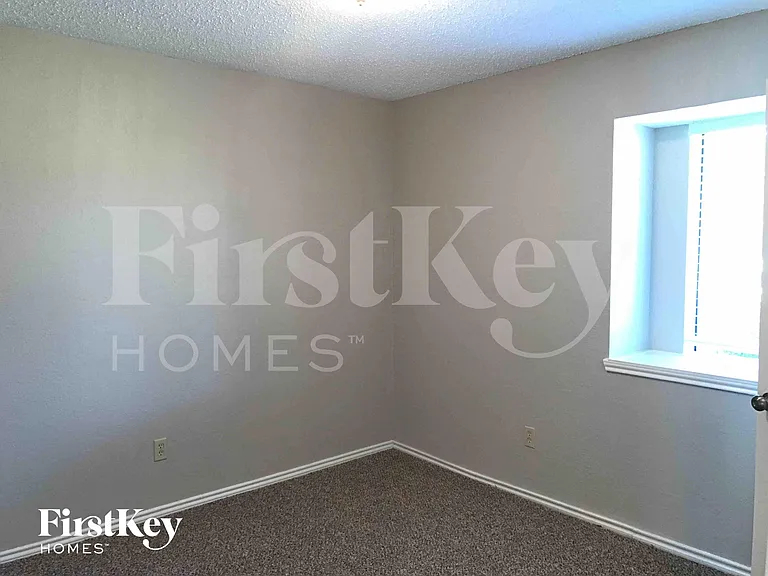 1007 Creighton Ct — Photo 11