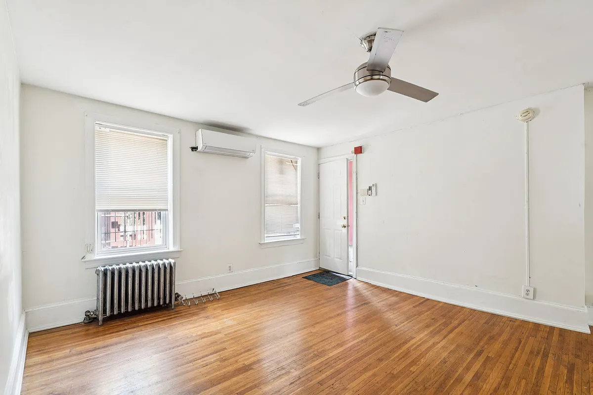 Building Photo - 4133 Ridge Ave #3D
