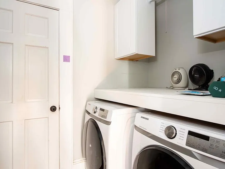 416 Augusta Ave SE — Photo 24